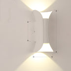Aplique de pared Onda de aluminio, encendido creando luz cálida