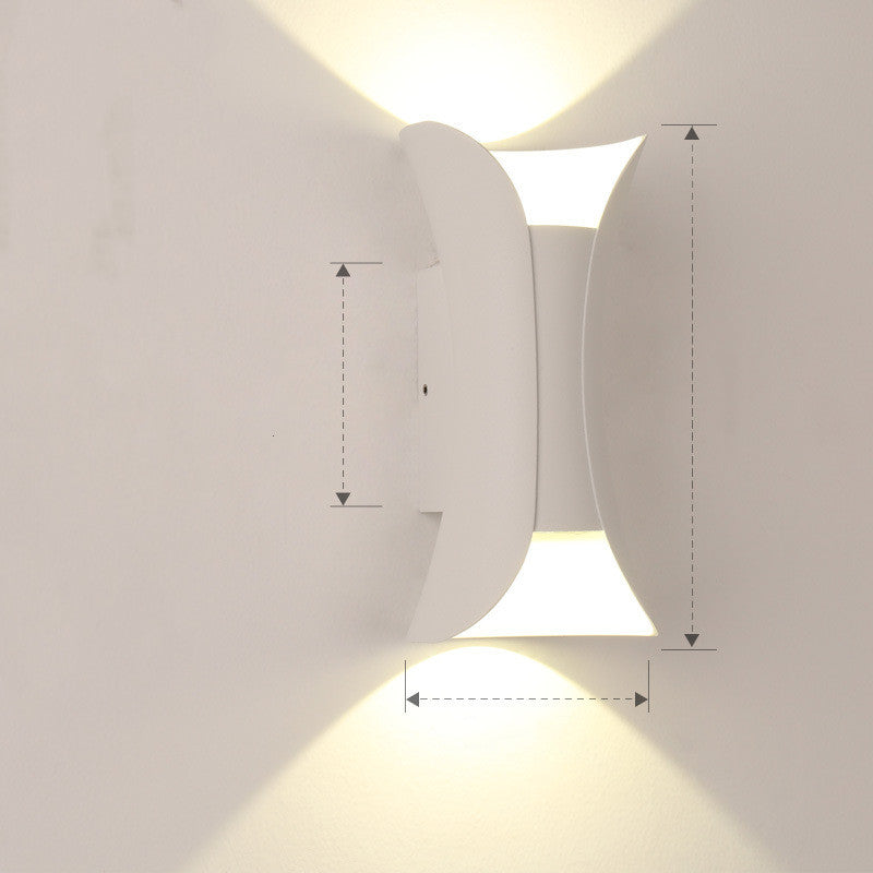 Aplique de pared Onda de aluminio, encendido creando luz cálida