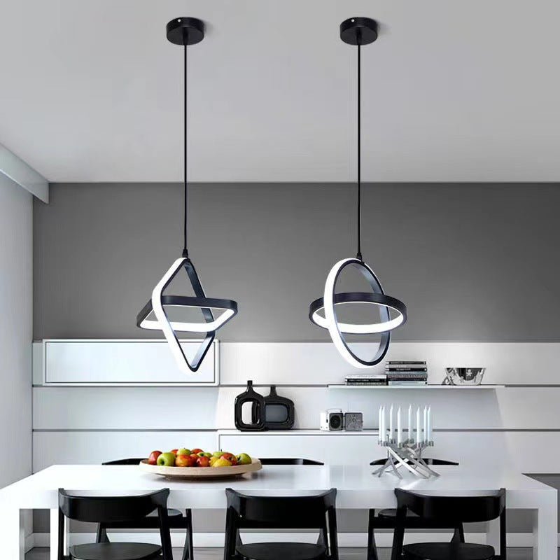 Lámpara colgante Aro de aluminio LED, en un salón elegante