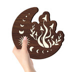Lámpara colgante decorativa Luna de madera de tilo, en un ambiente residencial acogedor