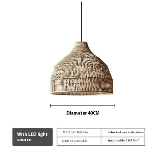 Lámpara colgante Duna de ratán natural, encendida creando luz cálida