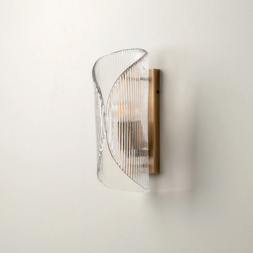 Aplique de pared Rizo de vidrio y acero, en un salón elegante