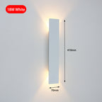 Aplique de pared Nara de aluminio con luz cálida japandi, detalle de la fijación a la pared