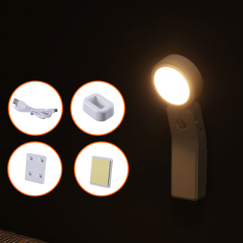 Luz de noche Nocta con sensor de movimiento, en un salón elegante
