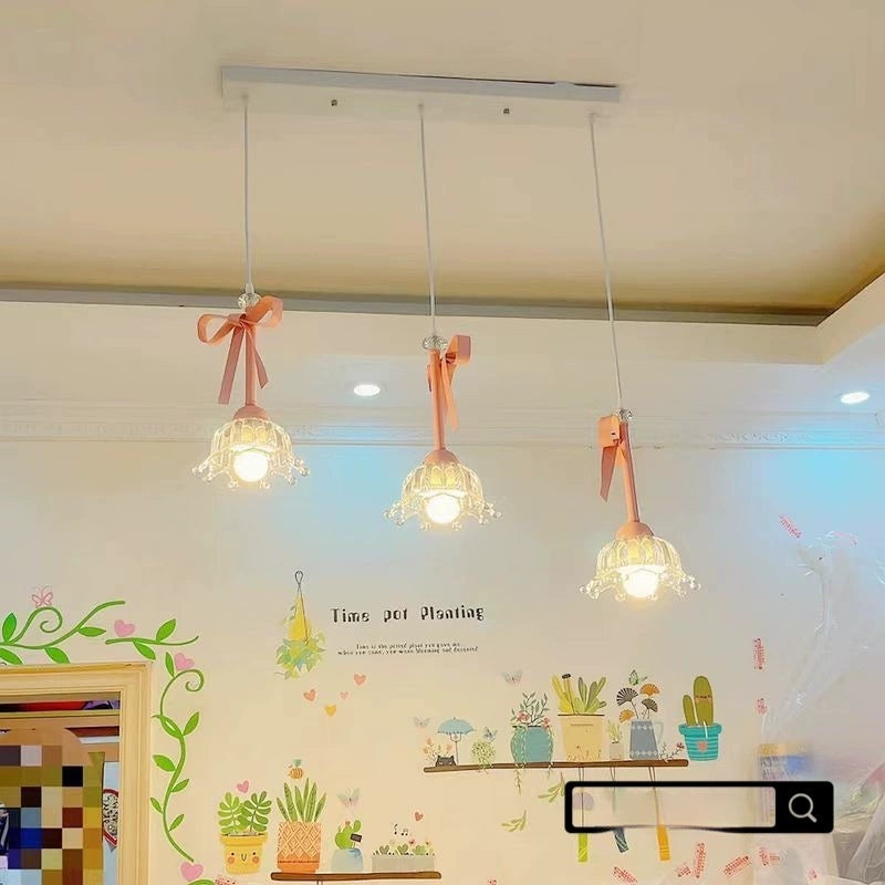 Lámpara colgante Lazo de estilo cream, en un salón elegante