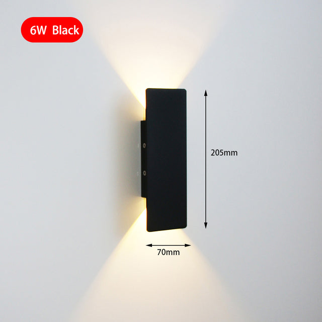 Aplique de pared Nara de aluminio con luz cálida japandi, encendido creando luz cálida