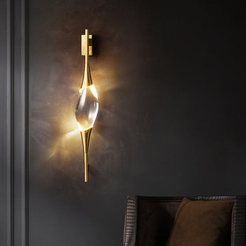 Aplique de pared Estela de cobre y cristal, en un salón elegante