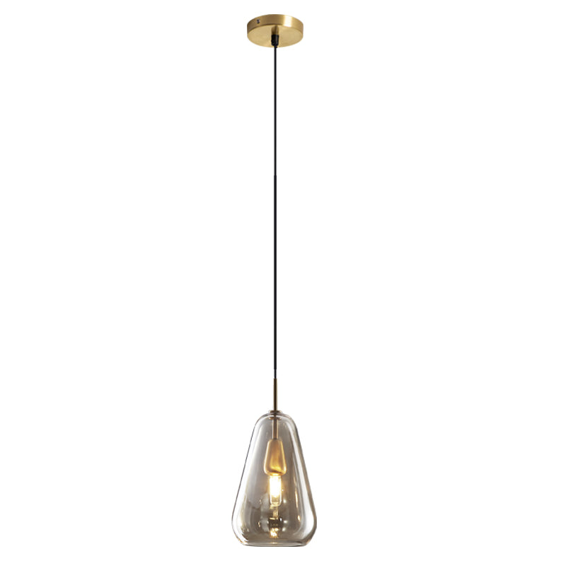 Lámpara colgante Gota de cobre y cristal, encendida creando luz cálida