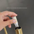 Aplique de pared Nadir de cobre y vidrio, encendida creando luz cálida