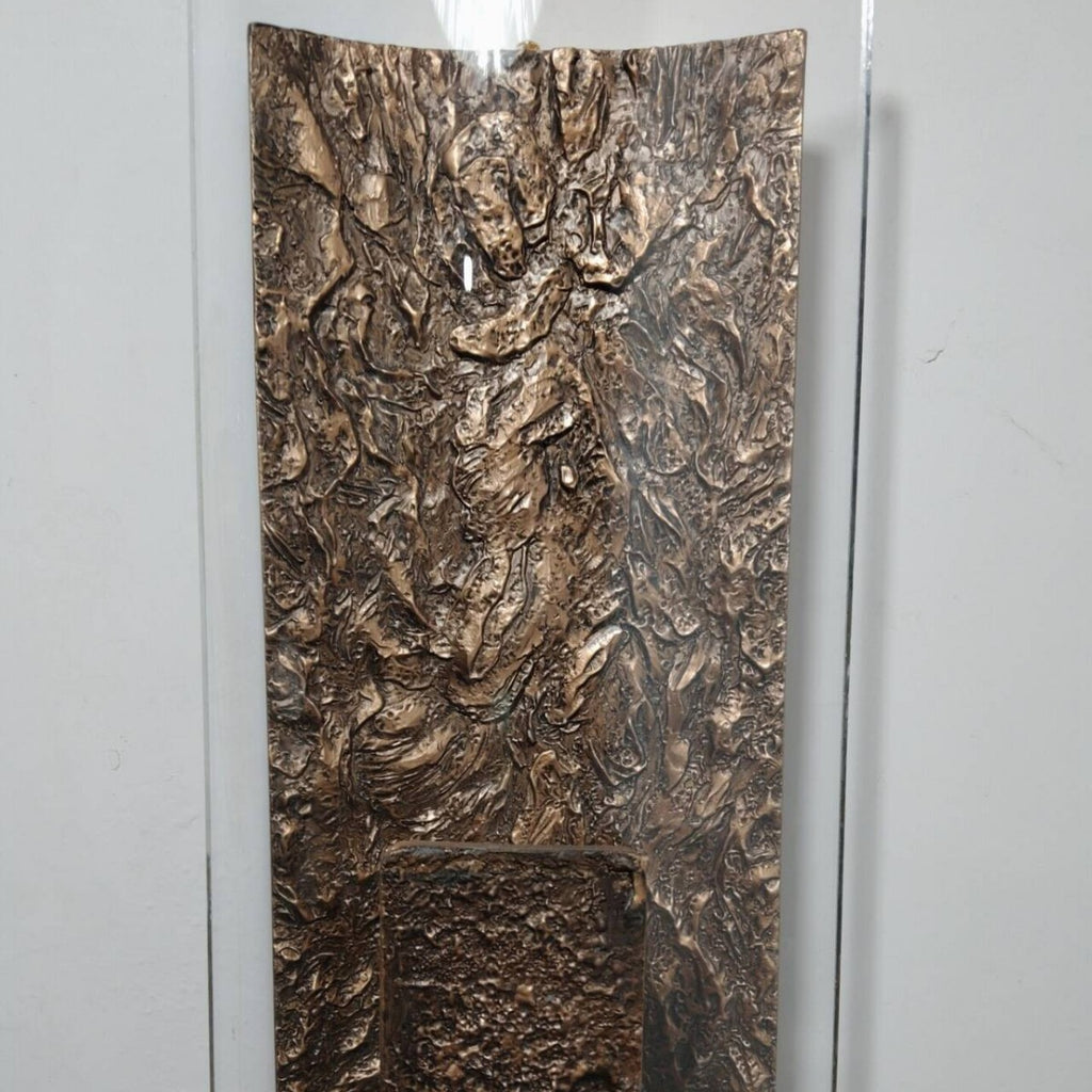 Aplique de pared Belmonte en metal y bronce antiguo, detalle del acabado