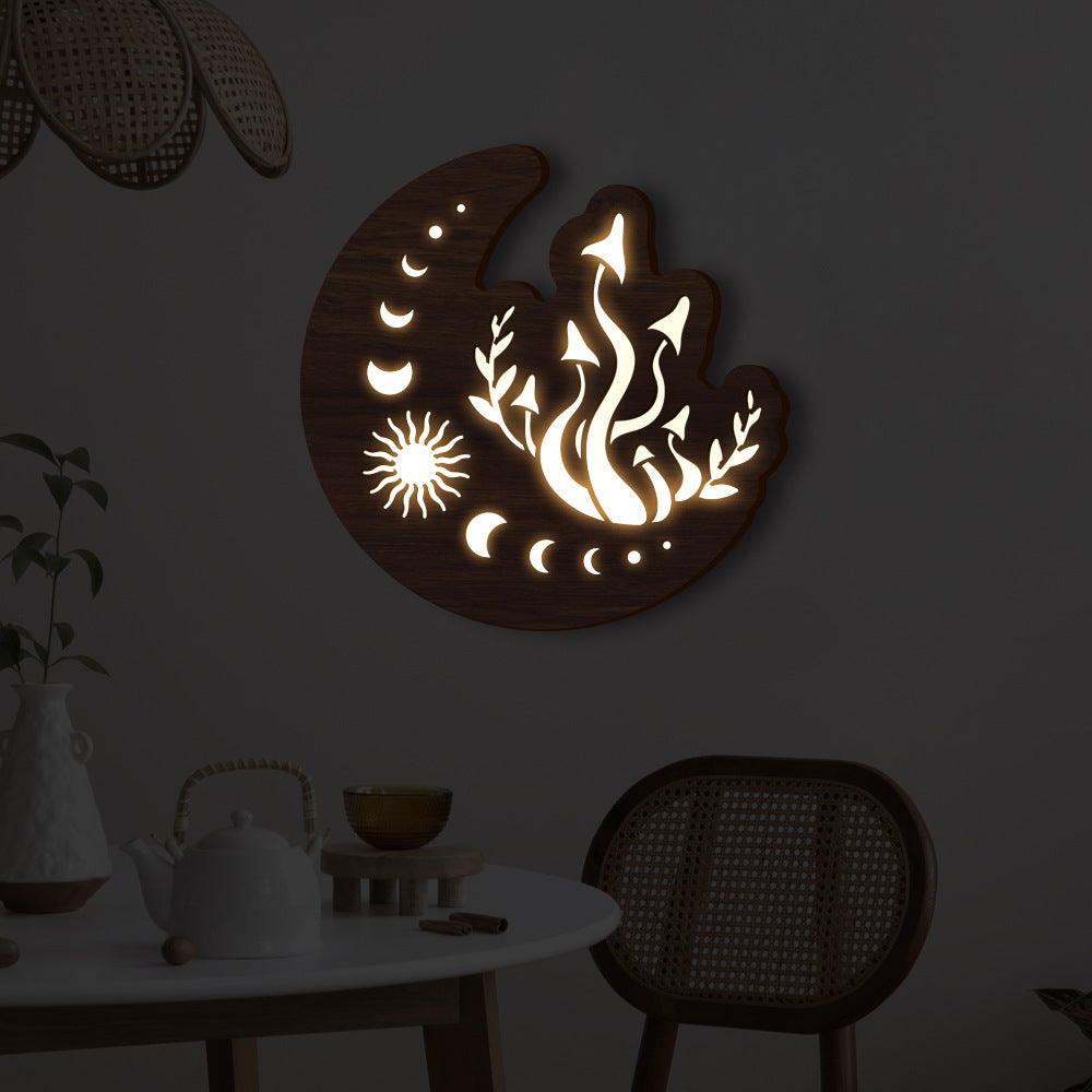 Lámpara colgante decorativa Luna de madera de tilo, encendida creando luz cálida