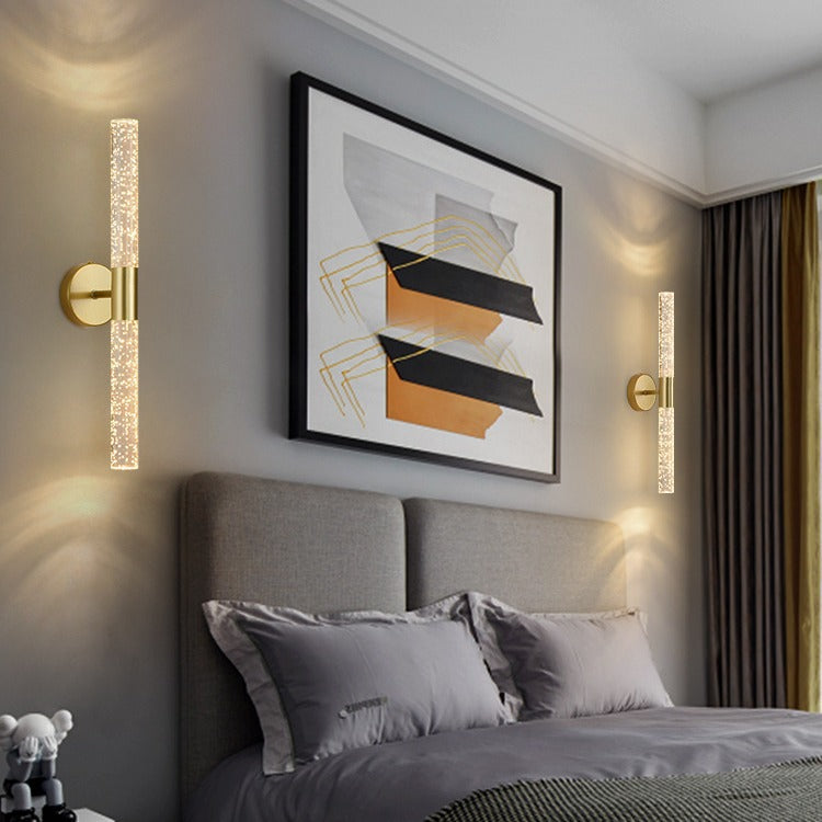 Aplique de pared Perla de hierro con burbujas, en un salón elegante